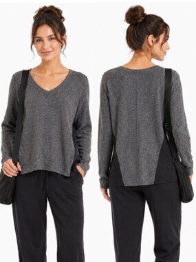 MEC Women's Grey V-Neck Knit Sweater size large